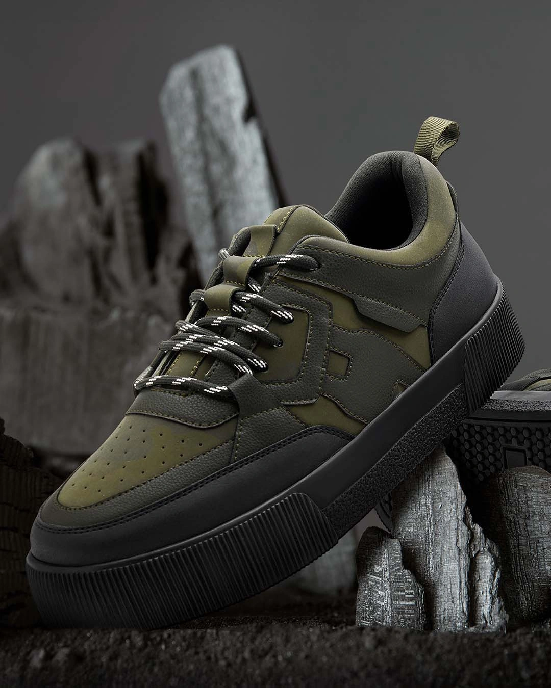 Men’s Black & Green Camoflauge Low-Top Sneakers
